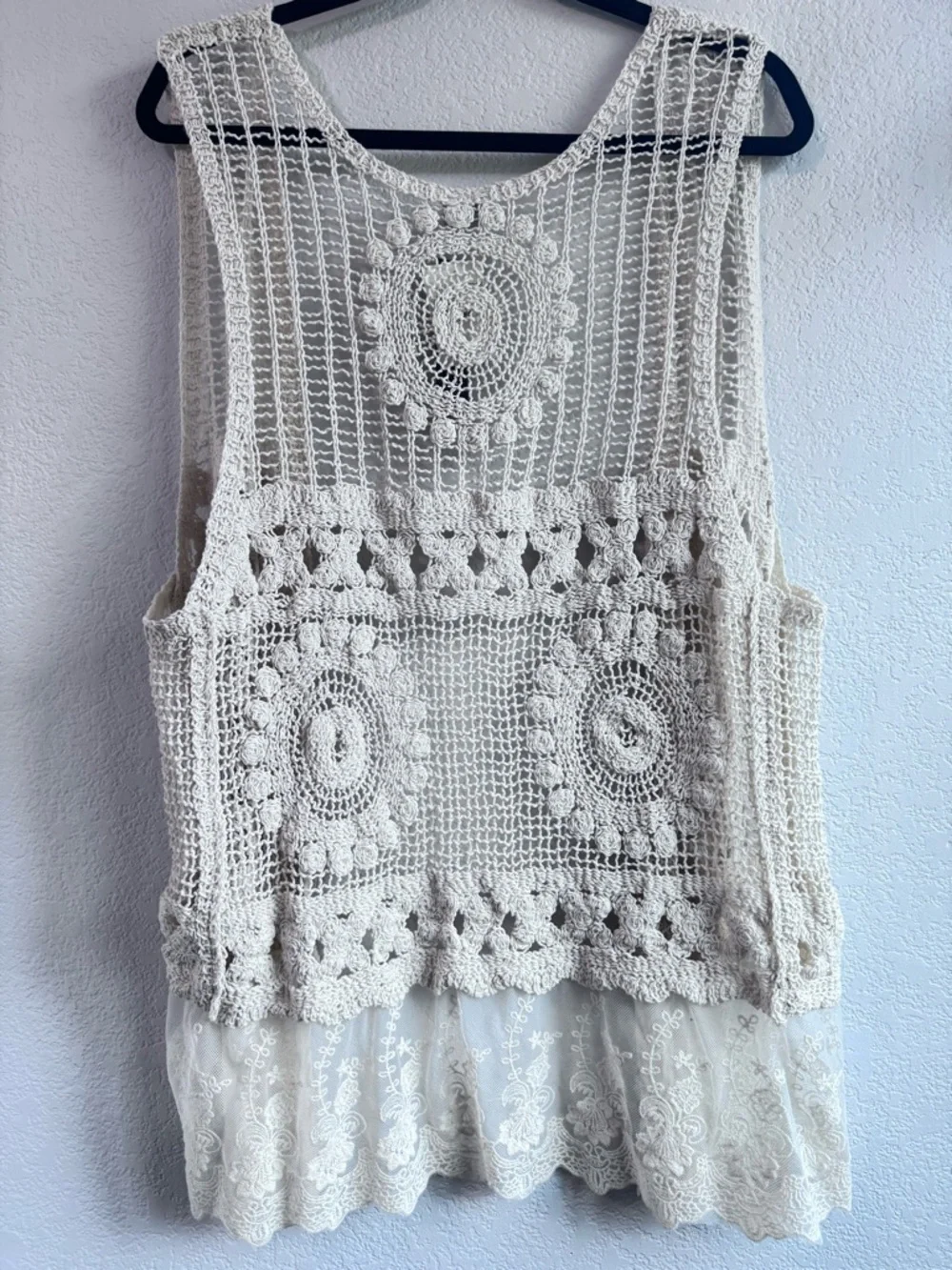 D&Y Nordstrom Rack Brand Beige Crochet Openwork Vest. Size OS. - Picture 13 of 14